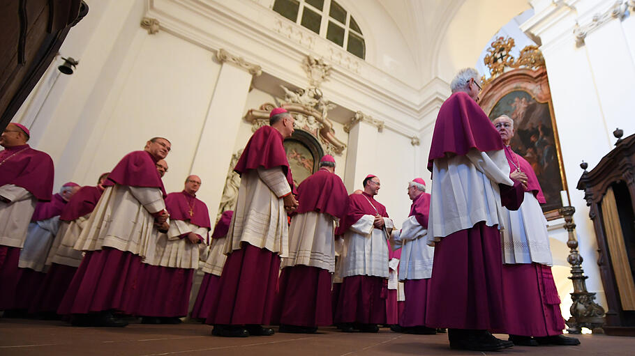 Bischof Genn zu traditionalistischen Priesteramtskandidaten