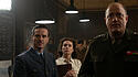 Chefmeteorologe James Stagg (Andrew Scott, links) muss General Dwight D. Eisenhower (Brendan Fraser) und dessen Assistentin Kay Summersby (Kerry Condon) eine Wettervorhersage mitteilen, die gar nicht willkommen ist.