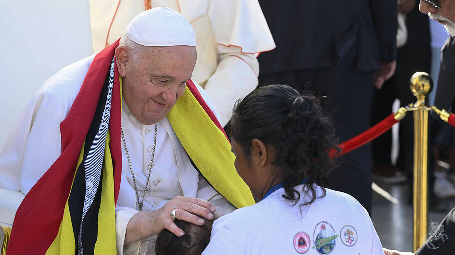 Papst Franziskus bei Open-Air-Messe in Osttimor