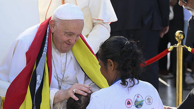 Papst Franziskus bei Open-Air-Messe in Osttimor