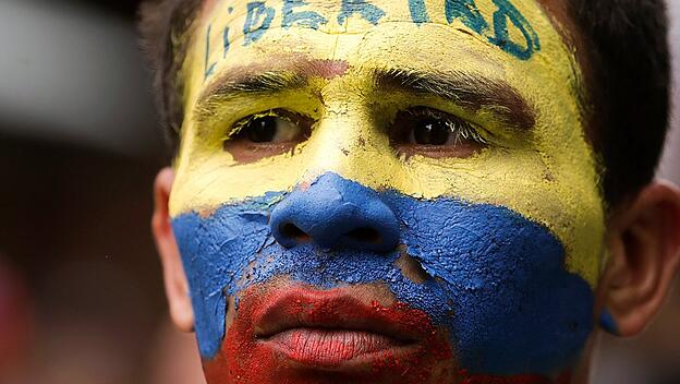 Venezuela: Mann bei einer Protestkundgebung der Opposition.