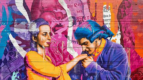 Knallbuntes Graffiti am Lottehaus mit Charlotte Buff und Johann Wolfgang von Goethe, Die Leiden des jungen Werther, Wetz