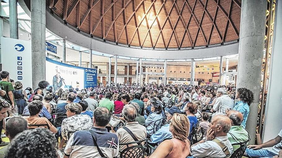 Das "Meeting" in Rimini. 2017 noch ohne Corona-Maßnahmen.