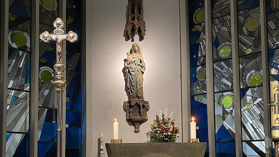 Die im Krieg unversehrt gebliebene Marienstatue in der Kapelle im Kolumba-Museum in Köln.