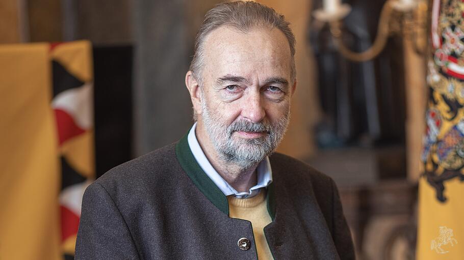 Karl von Habsburg ist ein Enkel des seligen Kaiser Karl und Sohn Otto von Habsburgs.