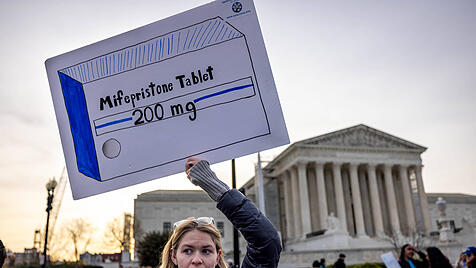 Demonstrantin vor dem US Supreme Court