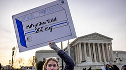 Demonstrantin vor dem US Supreme Court