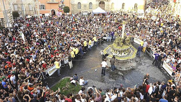 In Rom bei traditionellen Volksfesten - Was von "heilig" übrigblieb