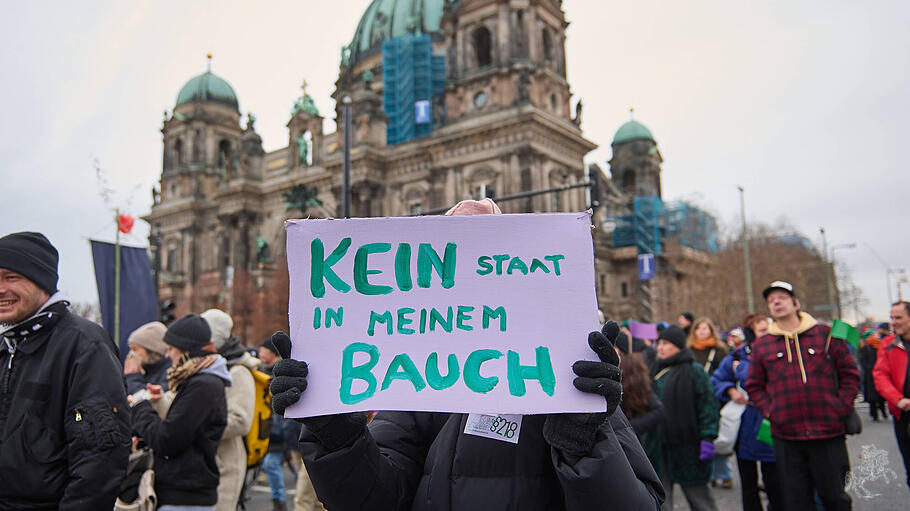 Demonstrationen in Karlsruhe für Legalisierung von Abtreibungen
