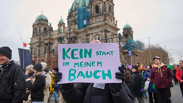 Demonstrationen in Karlsruhe für Legalisierung von Abtreibungen