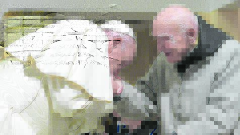 Papst Franziskus und der Trappistenbruder Jean-Pierre Schumacher