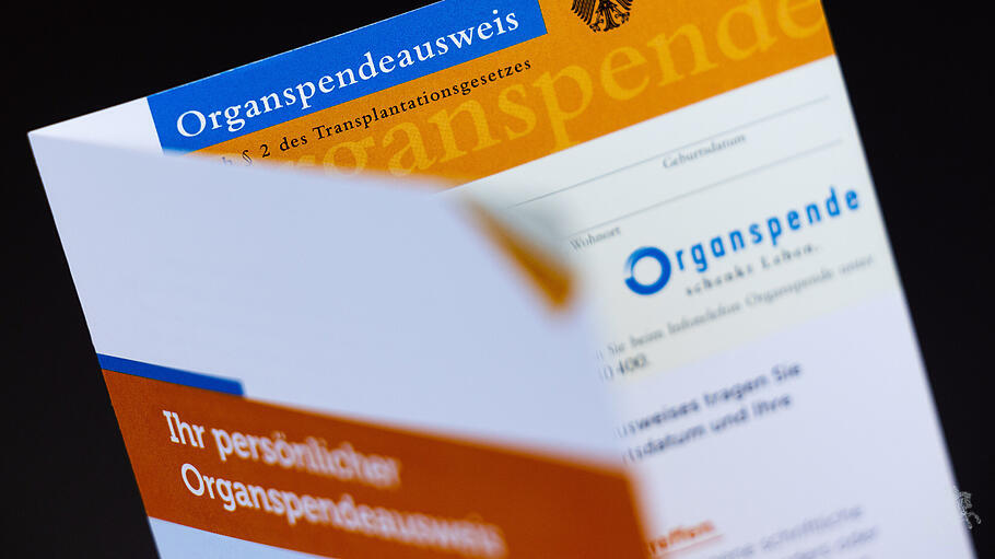 Ein Organspendeausweis - bald Vergangenheit?