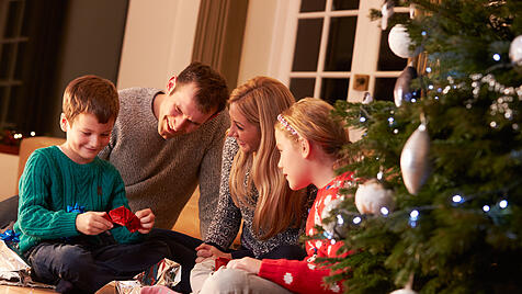 Familie an Weihnachten