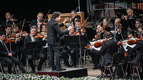 Im letzten Jahr dirigierte Gustavo Dudamel die Berliner Philharmoniker auf der Waldb&uuml;hne. Ab der kommenden Saison leitet er die New Yorker Philharmoniker.