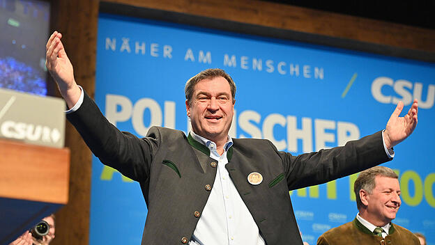 Markus Söder spricht und alle hören zu.