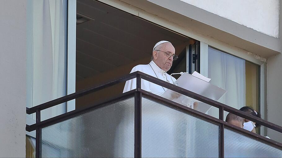 Papst Franziskus nach Operation weiter auf Weg der Besserung