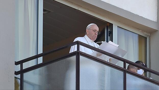 Papst Franziskus nach Operation weiter auf Weg der Besserung