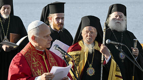 Papst Leo XIV. spricht im Beisein von Patriarch Bartholomaios I. und Oberhäuptern weiterer Kirchen beim Gedenken an das Konzil von Nicäa.