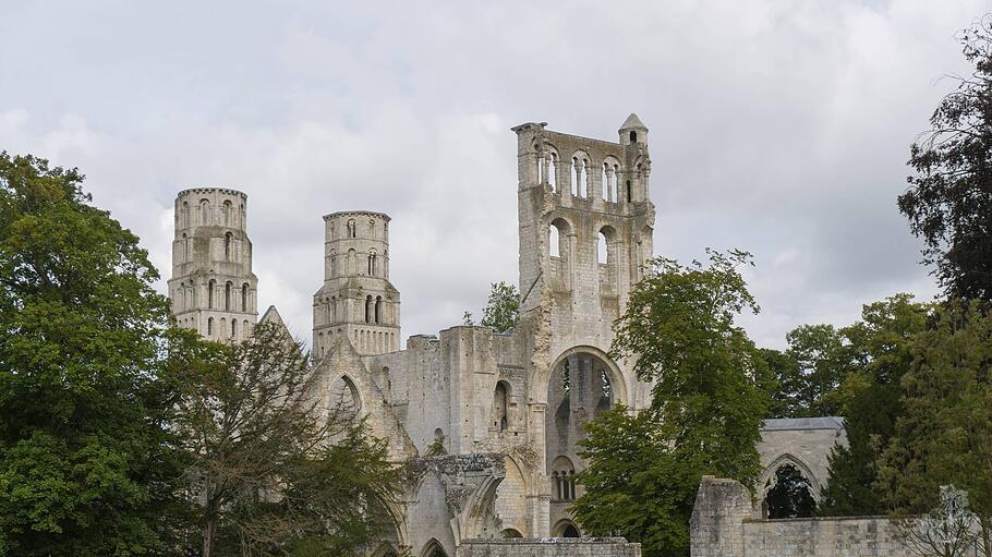 Die alte Abtei und das Benediktinerkloster von Jumieges in der Normandie