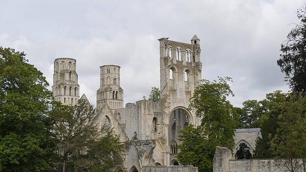 Die alte Abtei und das Benediktinerkloster von Jumieges in der Normandie