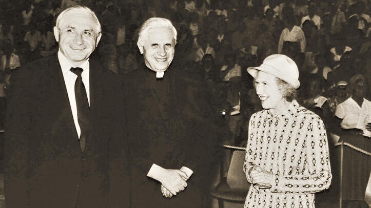 Maria Ratzinger mit ihren Brüdern.