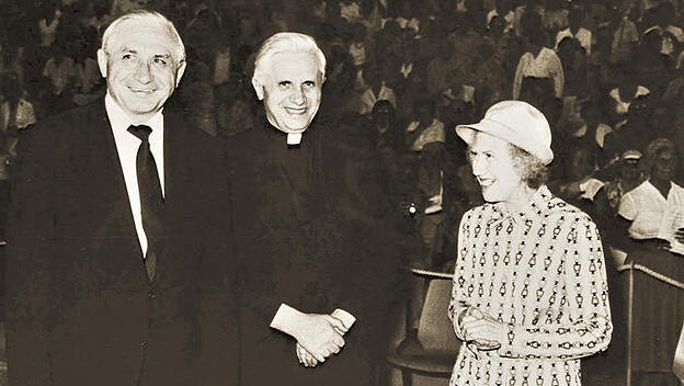 Maria Ratzinger mit ihren Brüdern.