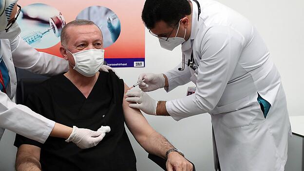 Erdogan lässt sich impfen