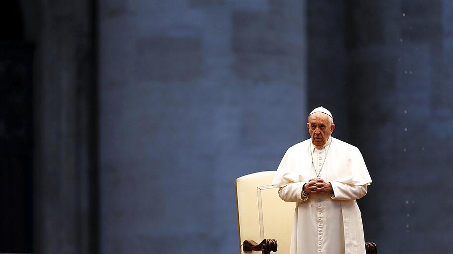 Segen "Urbi et orbi":  Papst Franziskus auf dem leeren Petersplatz