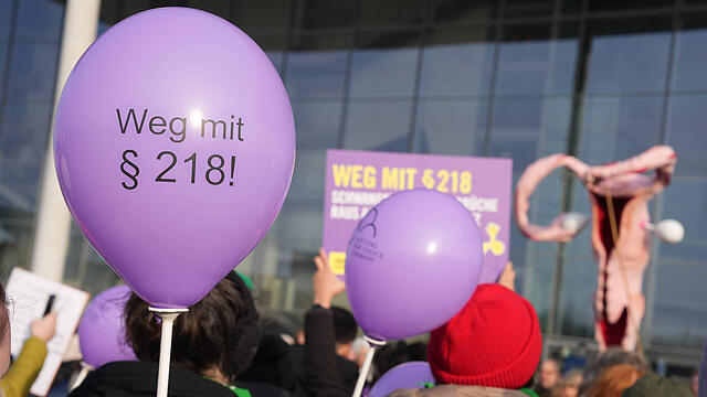 Abtreibungsgegner fordern Abschaffung von &sect; 218