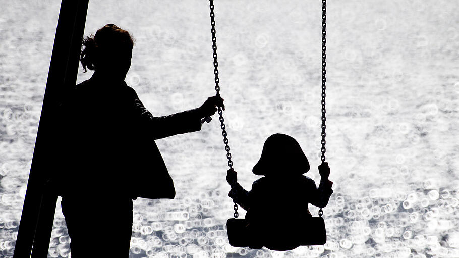Familiäre Geborgenheit ist entscheidend für Kinder, aber auch  Glauben spielt eine wichtige Rolle.