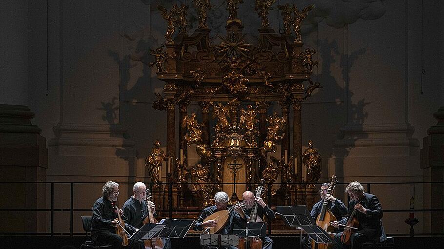 Lautenisten Rolf Lislevand und dem Gambenconsort Hesperion XXI unter Führung von Jordi Savall.