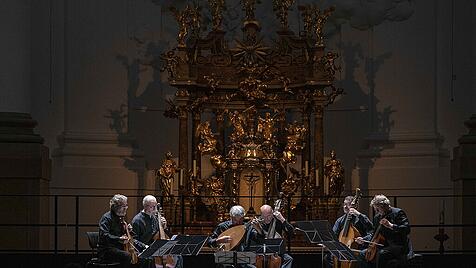 Lautenisten Rolf Lislevand und dem Gambenconsort Hesperion XXI unter Führung von Jordi Savall.