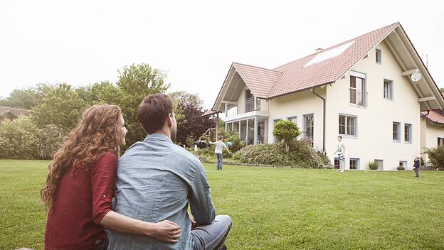 Für viele junge Paare bleibt der Traum vom eigenen Haus unerschwinglich.