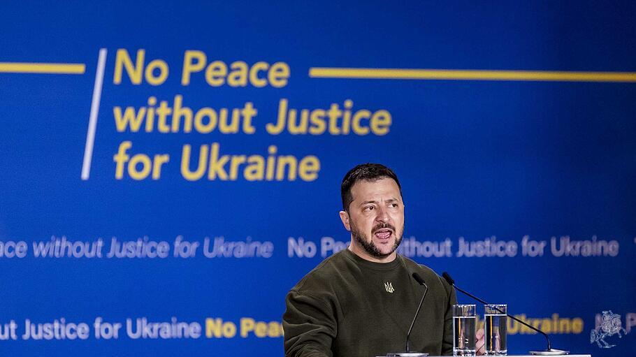 „Kein Friede ohne Gerechtigkeit“. Der ukrainische Präsident Wolodymyr Selenskyj hält eine Rede auf dem Weltforum Den Haag.
