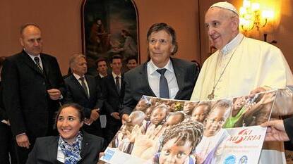 Peter Schröcksnadel überreichte ein Geschenke an Papst Franziskus