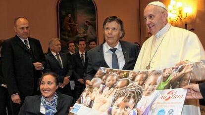 Peter Schröcksnadel überreichte ein Geschenke an Papst Franziskus