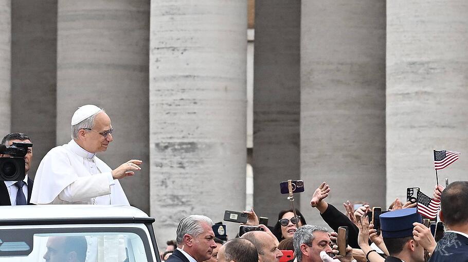 Papst Leo XIV. bei seiner ersten Generalaudienz