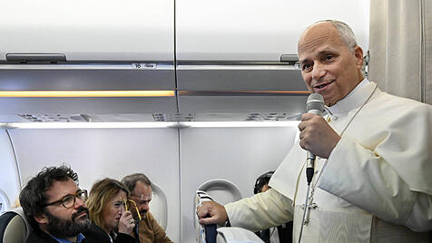 Papst Leo auf dem Rückflug nach Rom