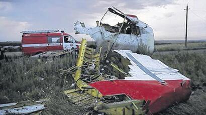 Trümmerteile der malaysischen Passagiermaschine MH17 in der Ostukraine