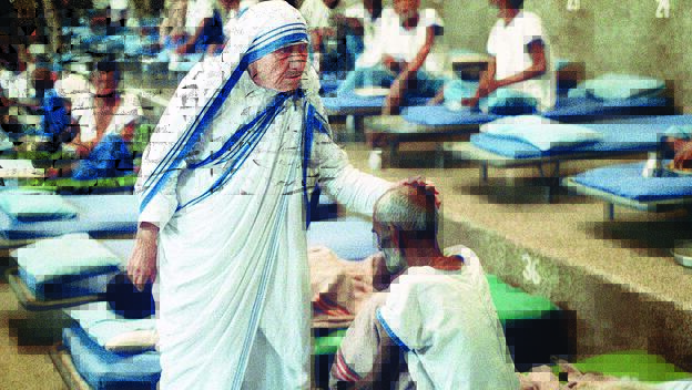 Mutter Teresa im „Haus für die Sterbenden“