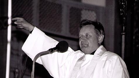 Pater Andreas Hönisch, Gründer der SJM