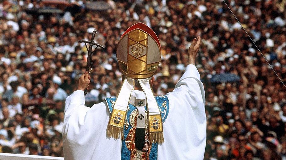 Papst Johannes Paul II. reist nach Polen