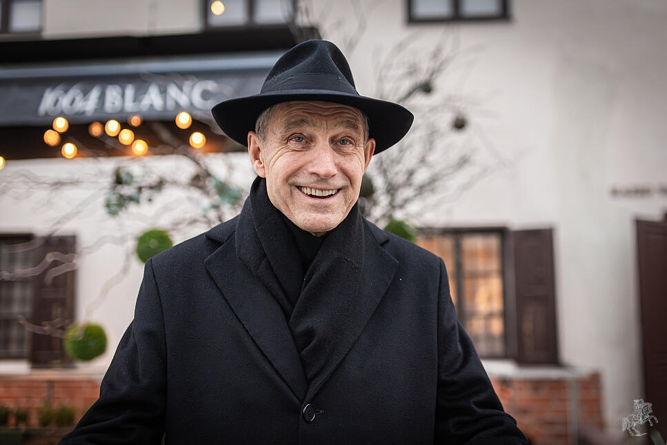 Spaziergang mit Erzbischof Georg Gänswein.