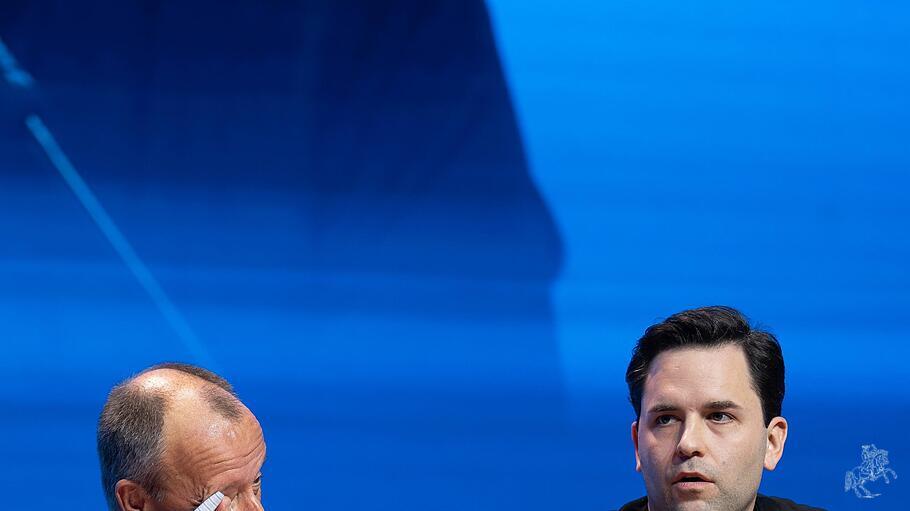 Bundeskanzler Friedrich Merz und JU-Chef Johannes Winkel