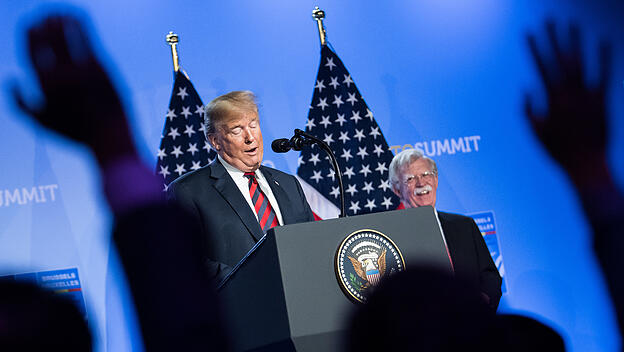 Donald Trump spricht beim Nato-Gipfel