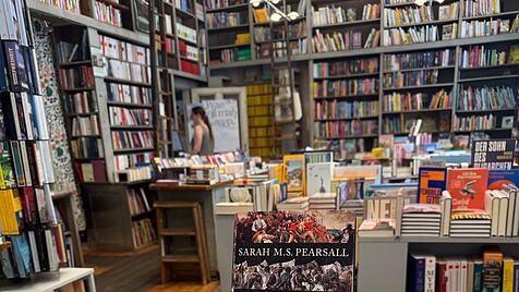 W&auml;hrend der station&auml;re Buchhandel stagniert, bl&uuml;ht das Internetgesch&auml;ft. Immer mehr Buchliebhaber ver&auml;u&szlig;ern ihren Bestand &uuml;ber Online-Plattformen.