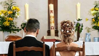 Illustration: Kirchliche Hochzeiten künftig auch ohne Standesamt möglich