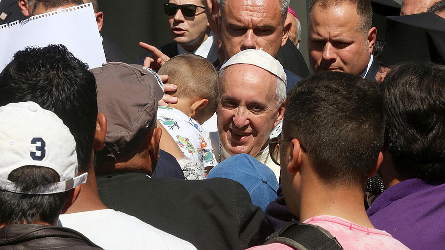Papst Franziskus besucht Flüchtlingslager Moria auf Lesbos