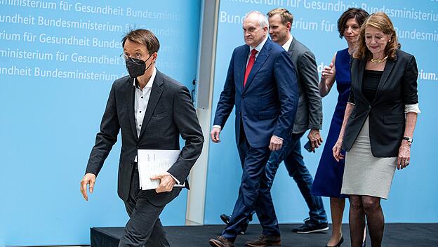 Sachverständige ziehen Bilanz zu Corona-Schutzmaßnahmen