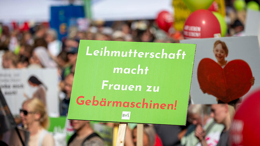 Protest gegen Leihmutterschaft